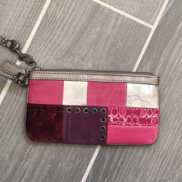 coach wristlet - Picture 2 of 3